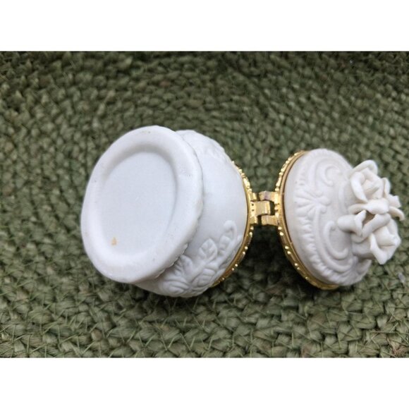 Bisque White Porcelain Rose Trinket Box With Gold Trim Hinged Lid - Picture 4 of 5